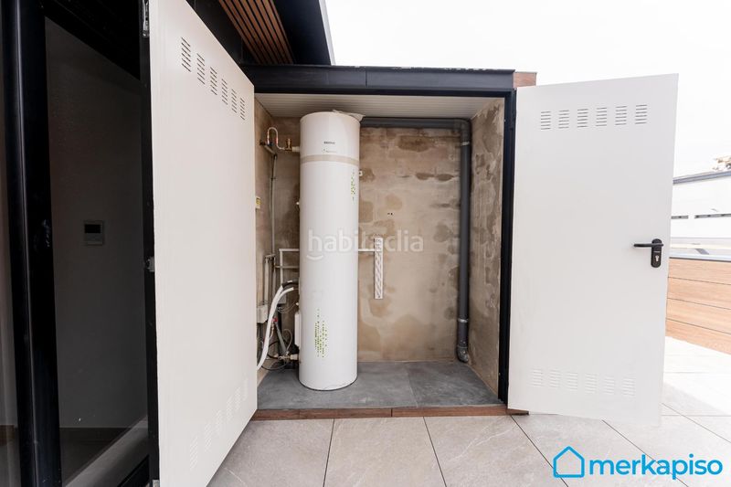 Foto 0b358a66-a63d-4449-b8b6-11b3d4b2bbfe. Casa adossada amb calefacció aparcament a Centre Viladecans