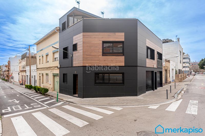 Foto 6d391360-0bac-42d4-9d2a-5461de13fae0. Casa adossada amb calefacció aparcament a Centre Viladecans