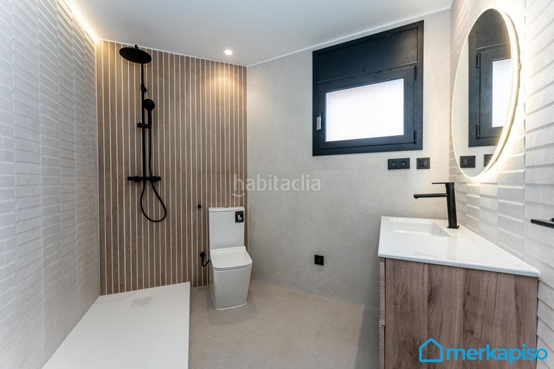 Foto 70f7ee9a-bec1-4d50-a273-1fa1a286499e. Casa adossada amb calefacció aparcament a Centre Viladecans
