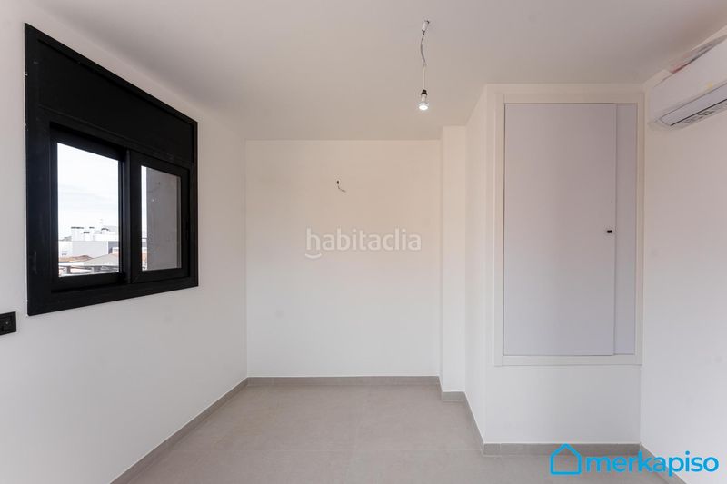 Foto 71ca7ee0-3733-41fa-bc68-62ac0985ac48. Casa adossada amb calefacció aparcament a Centre Viladecans