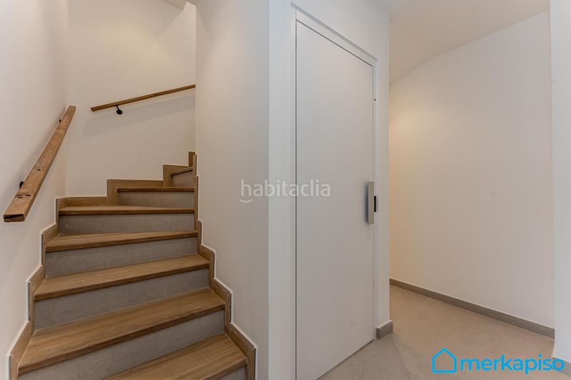 Foto c05c6bf8-1fb4-418f-a766-c40f1503b9b6. Casa adossada amb calefacció aparcament a Centre Viladecans