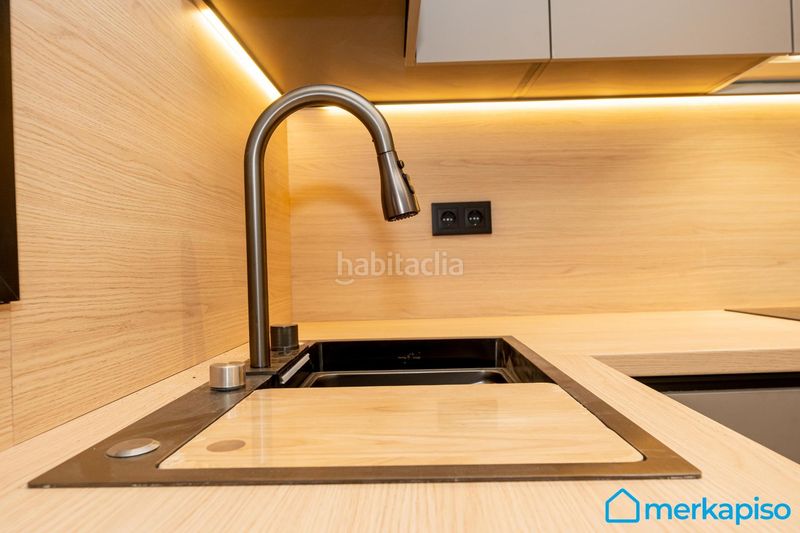 Foto f655be7a-a2de-4a59-b267-d5c1578c6b40. Casa adossada amb calefacció aparcament a Centre Viladecans