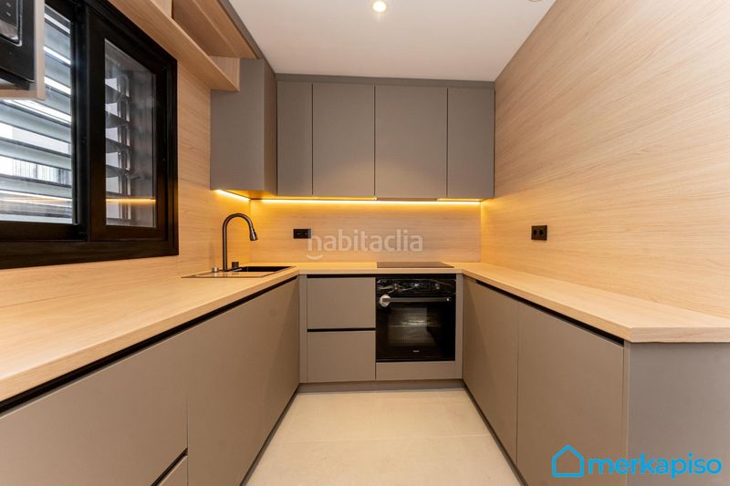 Foto f7052a05-863b-485d-85aa-3231a34711ba. Casa adossada amb calefacció aparcament a Centre Viladecans