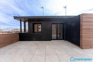 Casa a schiera in Centre. Se vende adosado de obra nueva con ascensor junto a la avinguda