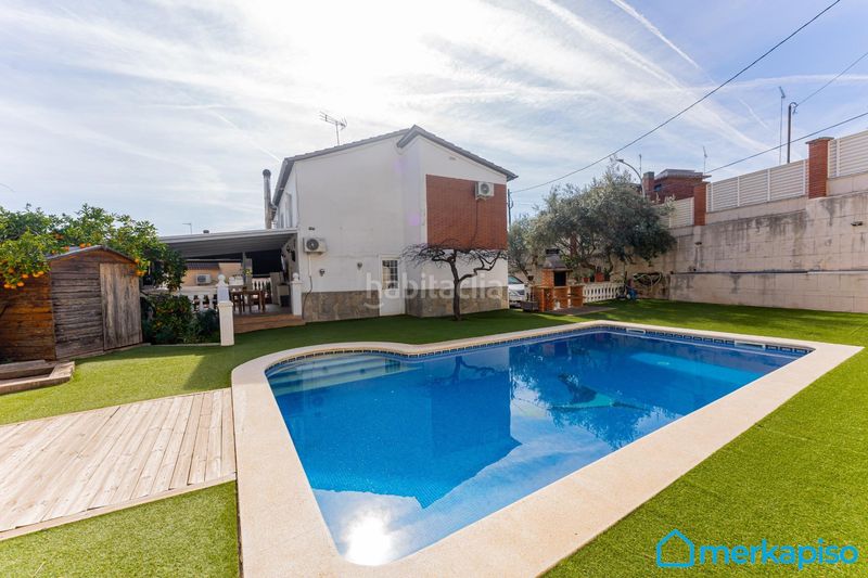 Foto aca6b2e3-6afa-4083-a55f-6f53d4bbe28d. Casa amb aparcament piscina a Torrent Ballester Viladecans