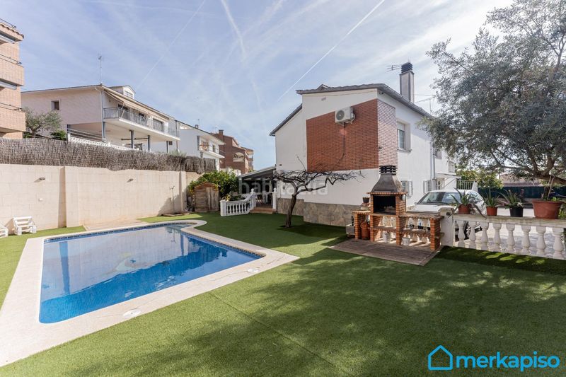 Foto d1ede4aa-3501-42a8-b4f2-5e1a35cf377d. Casa amb aparcament piscina a Torrent Ballester Viladecans