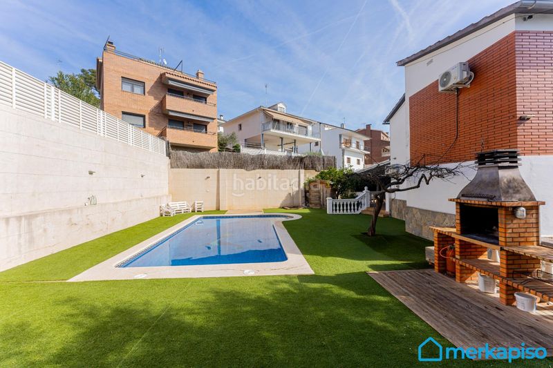 Foto d8b26eab-1ac6-42d1-8e7d-fb71f51e623d. Casa amb aparcament piscina a Torrent Ballester Viladecans