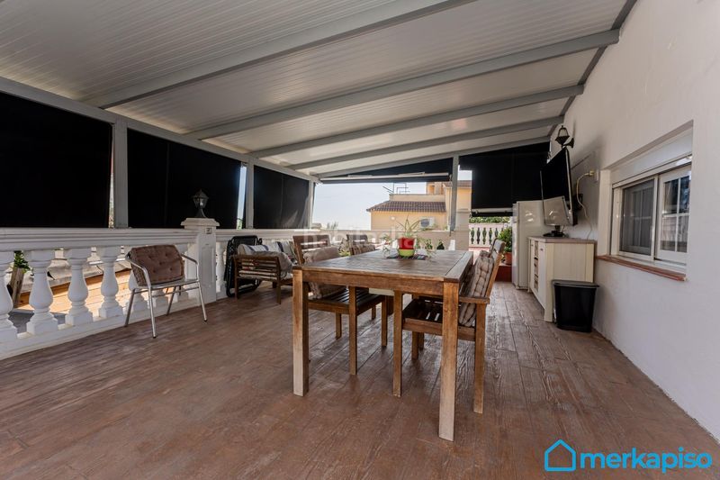 Foto e20f908c-862d-4671-873a-60f6162b7259. Casa amb aparcament piscina a Torrent Ballester Viladecans