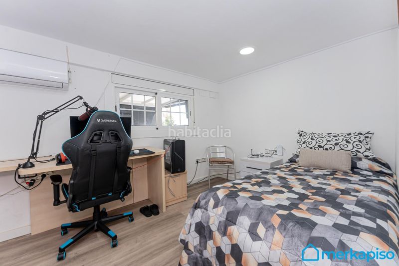 Foto f4be2516-a695-4849-a299-079f57544873. Casa amb aparcament piscina a Torrent Ballester Viladecans