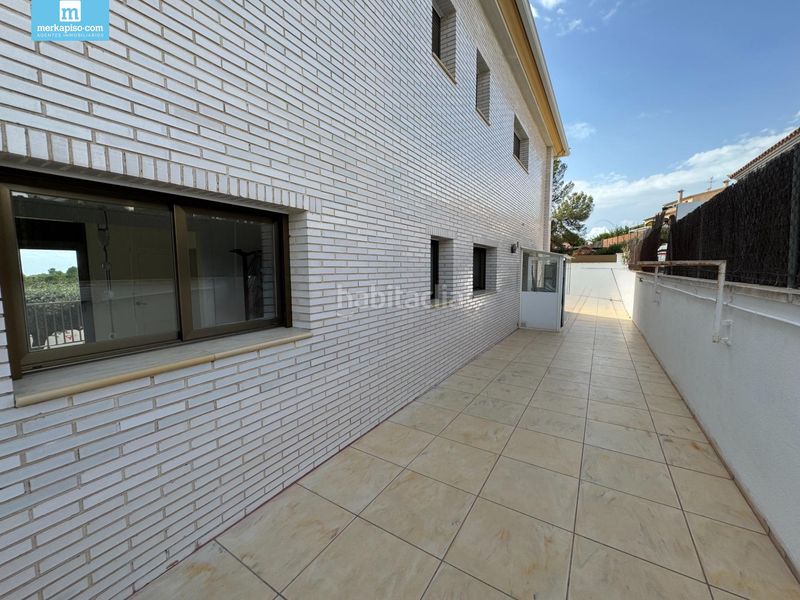 Foto 68562f3a-a2d0-4b3a-b4df-564fea844585. Casa amb aparcament piscina a Ciutat jardí Bonanova Calafell