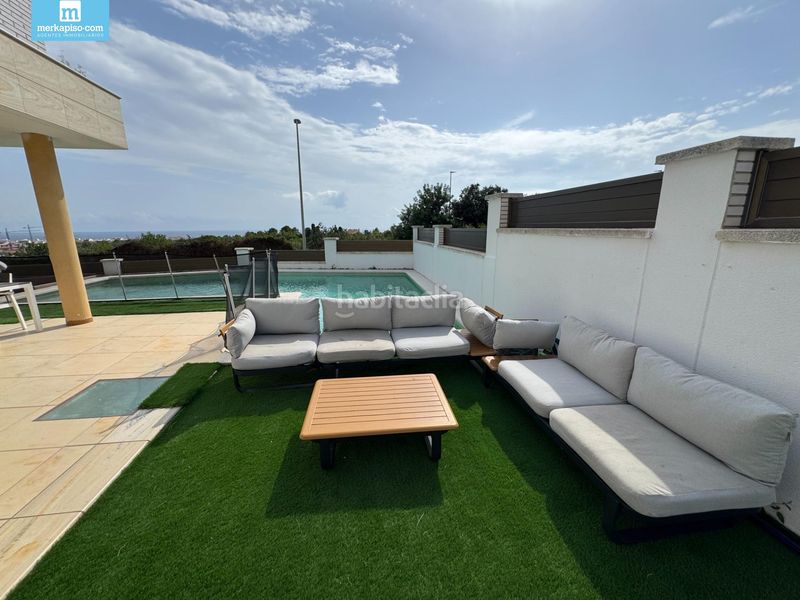 Foto b6888d36-ab31-408e-8870-7f49fd2f997f. Casa amb calefacció aparcament piscina a Ciutat jardí Bonanova Calafell