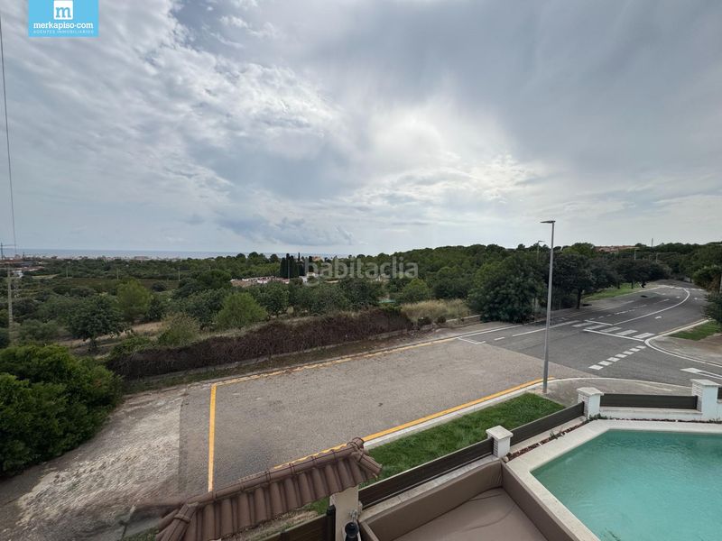Foto bd4f6c85-c93e-4754-97f3-60991e67f931. Casa amb calefacció aparcament piscina a Ciutat jardí Bonanova Calafell