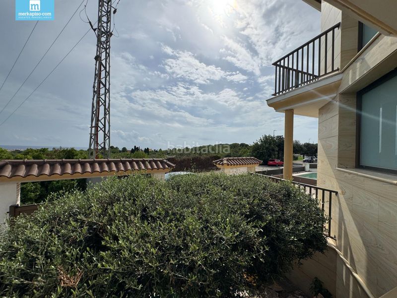 Foto cbc228fc-4991-4c73-842e-412847aedc33. Casa amb aparcament piscina a Ciutat jardí Bonanova Calafell