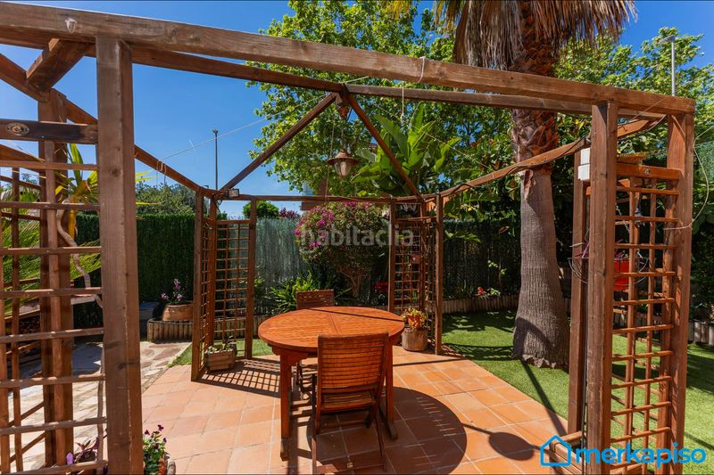 Foto d0e2d52c-0636-4322-b14a-c257f1b03230. Casa adossada amb calefacció aparcament a Torrent Ballester Viladecans
