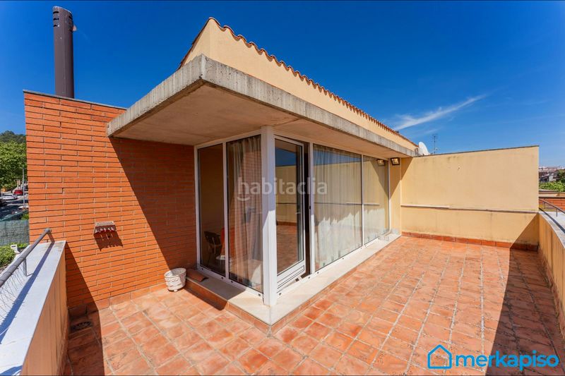 Foto dd7bea49-088d-492e-a408-ae53f321a77d. Casa adossada amb calefacció aparcament a Torrent Ballester Viladecans