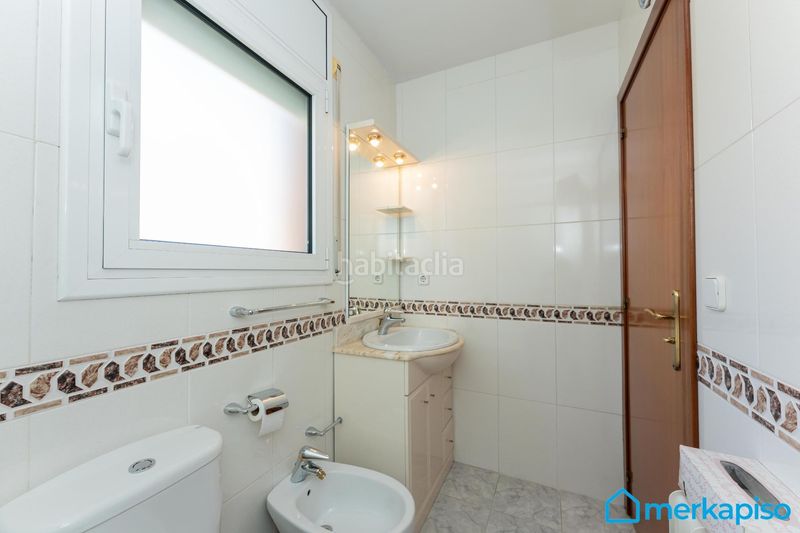 Foto e206f225-d936-48f1-8970-166c59eac693. Casa adossada amb calefacció aparcament a Torrent Ballester Viladecans