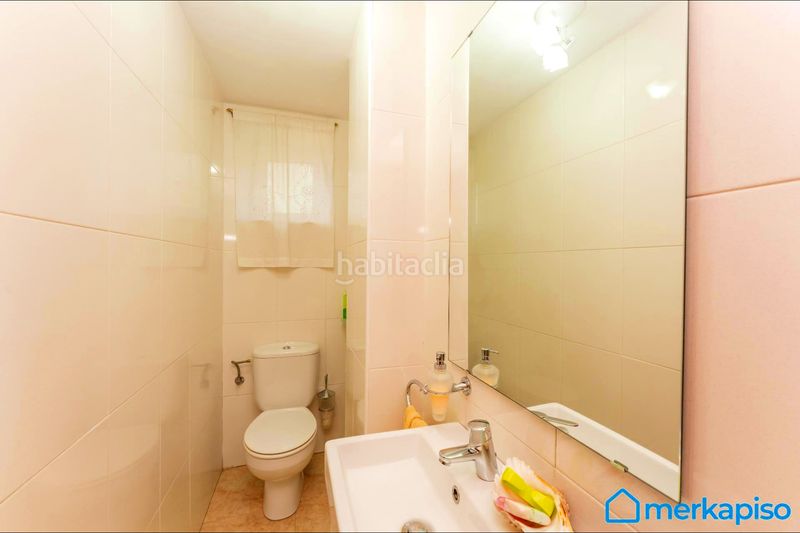 Foto e30eeddd-7858-46e0-b498-22722449e79d. Casa adossada amb calefacció aparcament a Torrent Ballester Viladecans