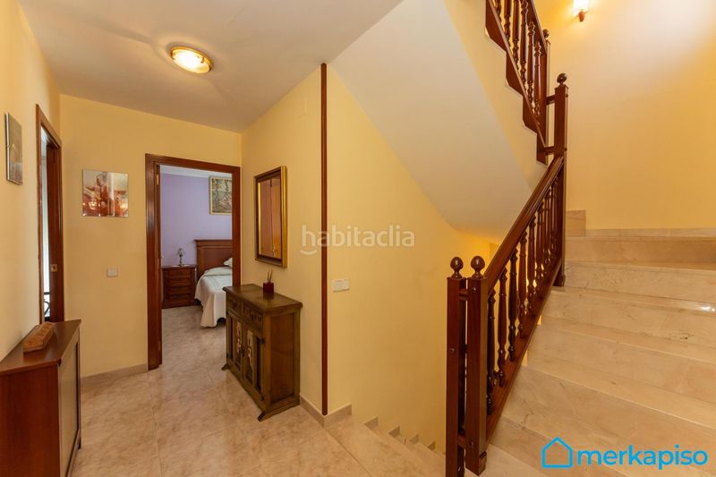 Foto f32a5fe9-4e81-4418-aa9d-cbb2a5d8c2df. Casa adossada amb calefacció aparcament a Torrent Ballester Viladecans