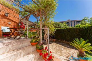 Casa adosada en Torrent Ballester. Casa esquinera viladecans ,con un amplio garaje y jardin .cerca