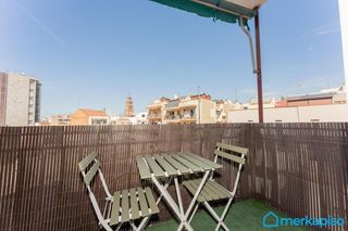Appartamento in Centre. Vivienda exterior reformada con amplio balcón en lhospitalet de