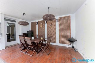 Pis a Sant Climent de Llobregat. Local habilitado como vivienda con plaza de garaje y terraza