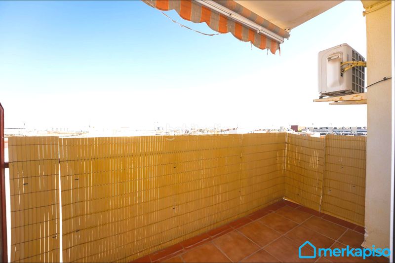 Foto c1b48788-cb19-4fb0-aafd-6999da975c60. Àtic a Centre Viladecans