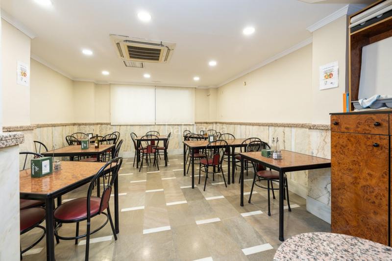 Foto 22311f5d-c313-4980-a292-b70d9dee54f3. Locale commerciale in avenida avenida de madrid 21 in Granada