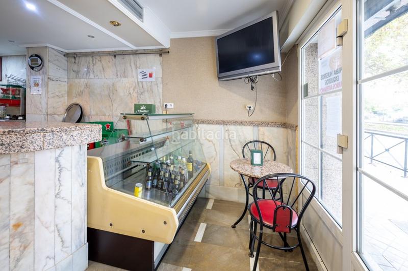 Foto 2f35b9a7-58a0-4ad1-9515-4e345f8d6ec1. Locale commerciale in avenida avenida de madrid 21 in Granada