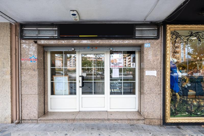 Foto 421bb05b-baa1-4c73-91ee-d69ecb697bf2. Locale commerciale in avenida avenida de madrid 21 in Granada