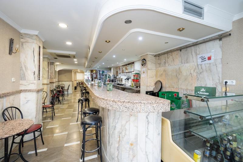 Foto 694ba95d-b5a8-4ca9-8625-ece111ea34cd. Locale commerciale in avenida avenida de madrid 21 in Granada