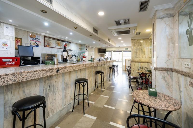 Foto 8a0068a4-70f2-4123-9047-3b74917462ea. Locale commerciale in avenida avenida de madrid 21 in Granada