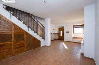 Semi detached house  Carril de la lona. Se ofrece a la venta una extraordinaria casa en uno de los sitio