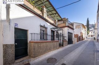 Casa adossada  Calle pradollano. Casa singular en bola de oro