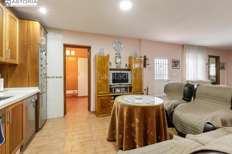 Foto 1453b93b-0c27-4e6a-b009-46030b0b862e. Casa  junto al pts en Barrio de Zaidín Granada