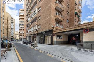 Parking coche  Calle las flores. Plaza de garaje en arabial