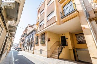 Pis a Marques 26. Oportunidad única! piso en venta con patio y garaje