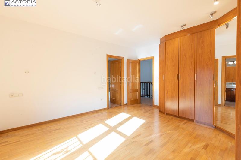 Foto 452d967f-a1af-49fc-a98d-4b320cb4513d. Casa adosada oportunidad en la zubia.granada en La Zubia Ciudad Zubia (La)