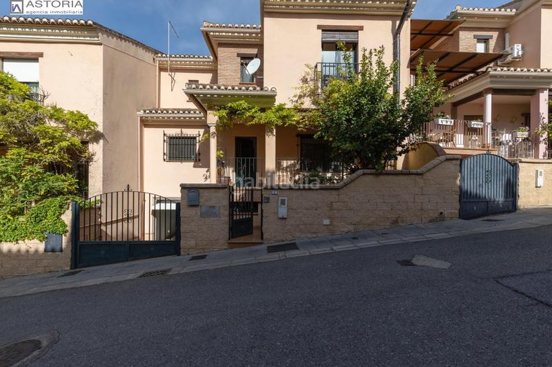 Foto c6335918-c114-43aa-86f2-c349f630f4df. Casa adosada oportunidad en la zubia.granada en La Zubia Ciudad Zubia (La)