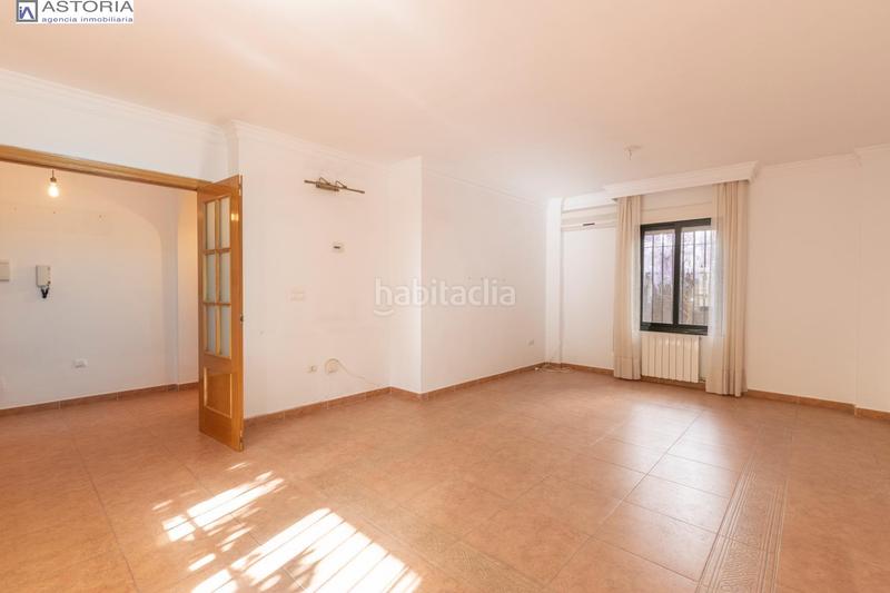 Foto f804ec52-169d-4113-8134-c190621e4d91. Casa adosada oportunidad en la zubia.granada en La Zubia Ciudad Zubia (La)
