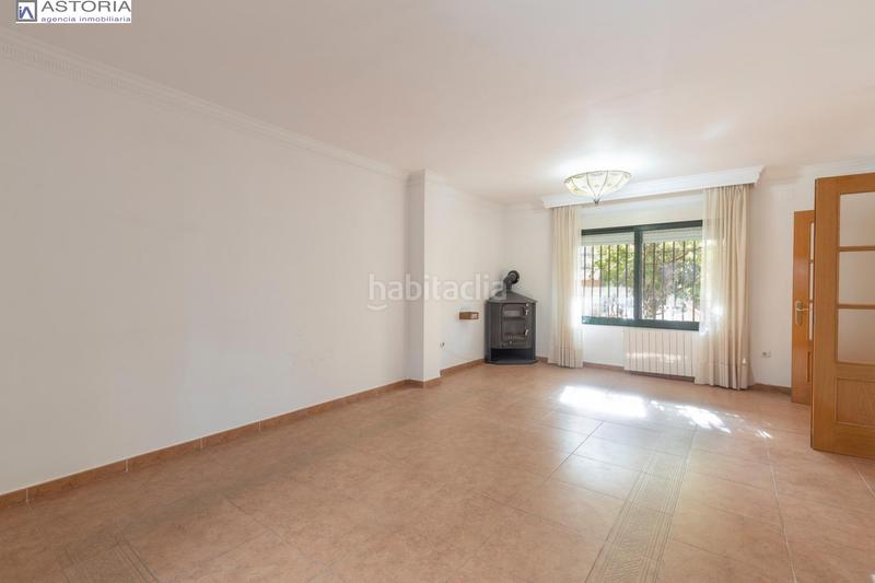 Foto f8e0ec97-7aea-4722-b42c-c9debe021708. Casa adosada oportunidad en la zubia.granada en La Zubia Ciudad Zubia (La)