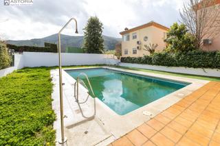 Casa a Lugar del cortijo angustias. Preciosa casa en urbanizacion privada