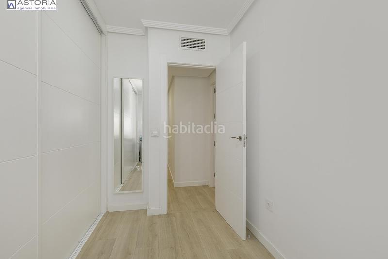 Foto 2669b013-609e-4fa2-abc2-efbc8b78df40. Piso tu nuevo hogar te espera! piso de ensueño con terraza, piscina y listo para entrar a vivir. en Granada