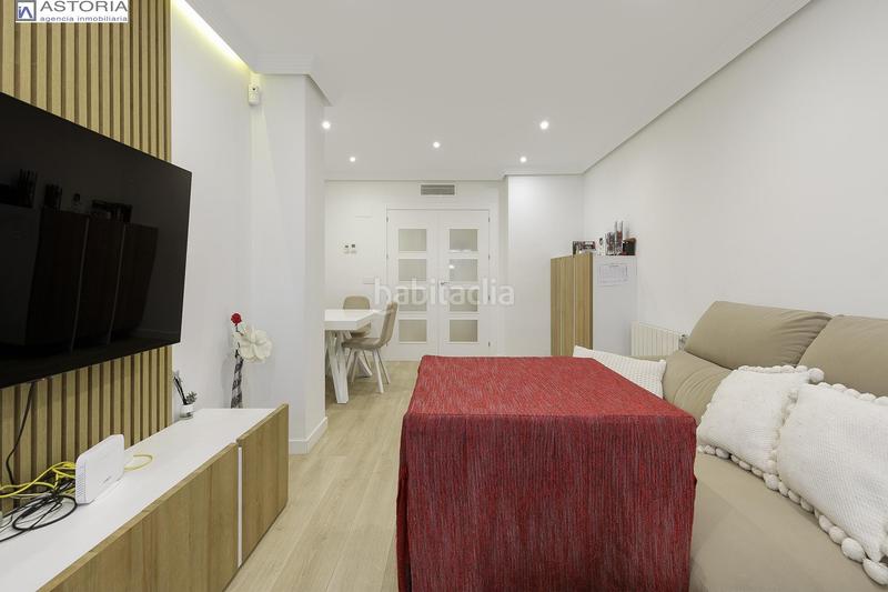 Foto 39fc89e9-d9aa-4352-9f90-01a863f39b55. Piso tu nuevo hogar te espera! piso de ensueño con terraza, piscina y listo para entrar a vivir. en Granada