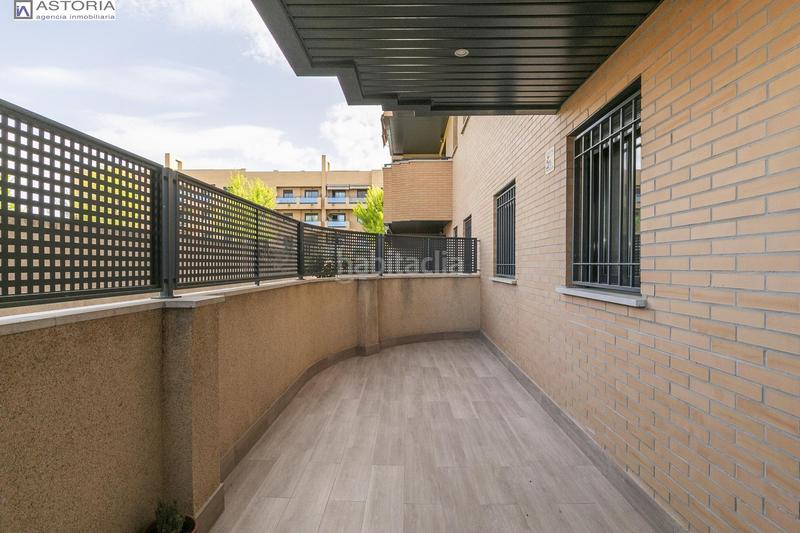Foto 885c0820-3df5-41cf-bb5c-efce0e81cb5d. Piso tu nuevo hogar te espera! piso de ensueño con terraza, piscina y listo para entrar a vivir. en Granada