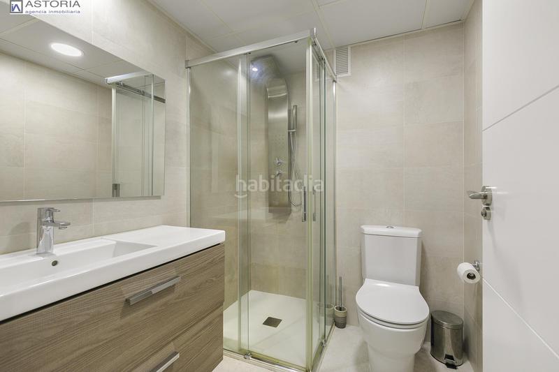 Foto 994b5abd-81c4-4b68-9ba6-d568c4c8a578. Piso tu nuevo hogar te espera! piso de ensueño con terraza, piscina y listo para entrar a vivir. en Granada
