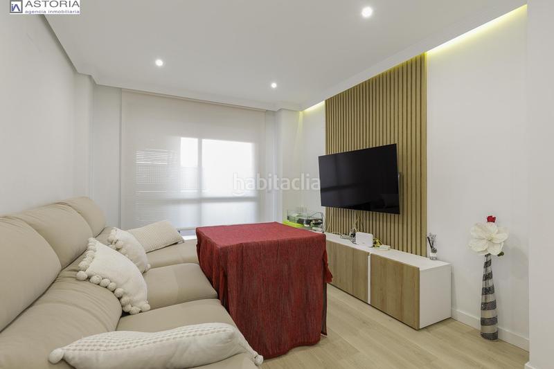Foto 9a309f56-89b6-44cd-ab53-59445b9479f5. Piso tu nuevo hogar te espera! piso de ensueño con terraza, piscina y listo para entrar a vivir. en Granada