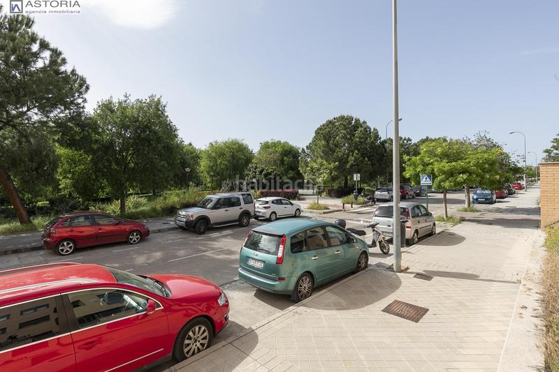 Foto acd9c1f6-adca-4a67-be77-f44938fef6a6. Piso tu nuevo hogar te espera! piso de ensueño con terraza, piscina y listo para entrar a vivir. en Granada