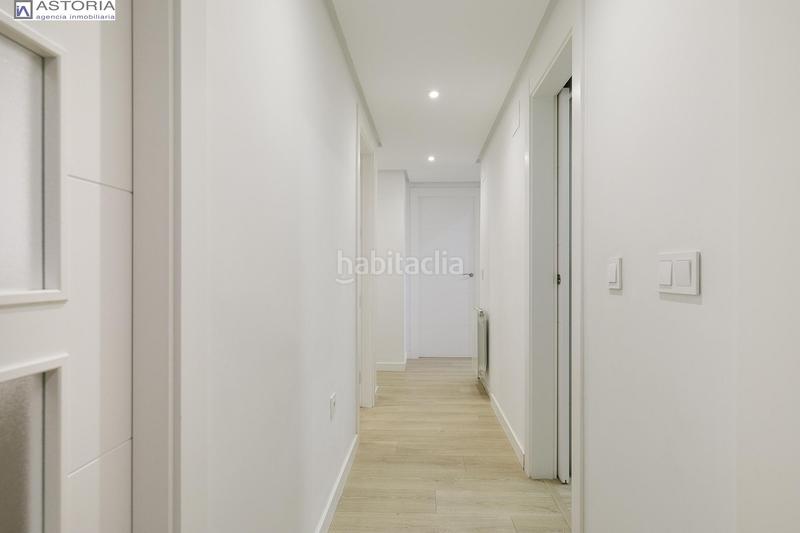 Foto b0c458c6-8a66-4447-a839-98da21ec9c96. Piso tu nuevo hogar te espera! piso de ensueño con terraza, piscina y listo para entrar a vivir. en Granada