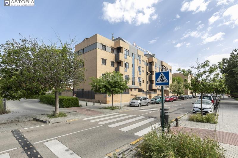 Foto b2e63b14-8e68-455a-b4a9-e2c7be319468. Piso tu nuevo hogar te espera! piso de ensueño con terraza, piscina y listo para entrar a vivir. en Granada