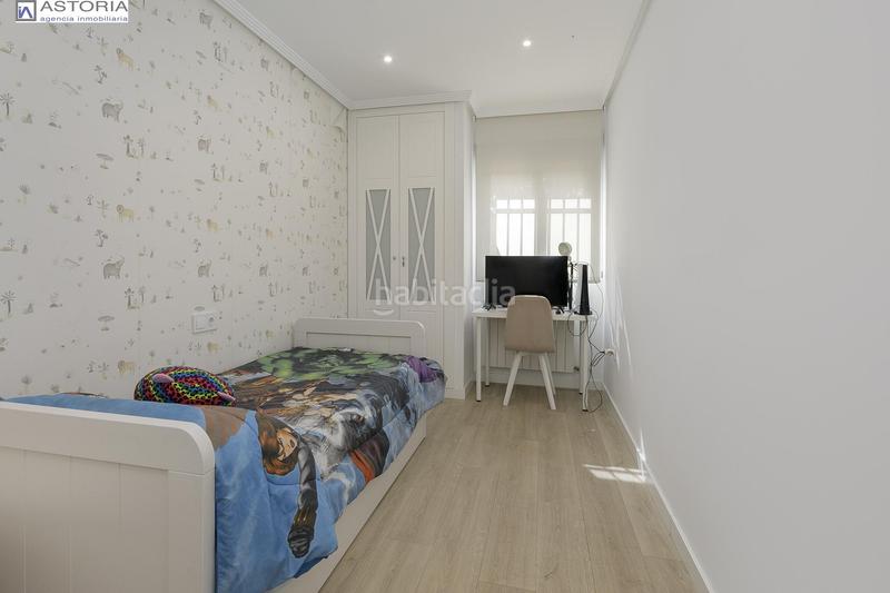 Foto c3b63700-0f8a-4463-9734-1cc8f3971e1a. Piso tu nuevo hogar te espera! piso de ensueño con terraza, piscina y listo para entrar a vivir. en Granada